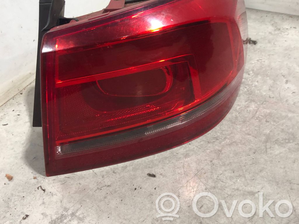 Volkswagen PASSAT B7 Lampa tylna 