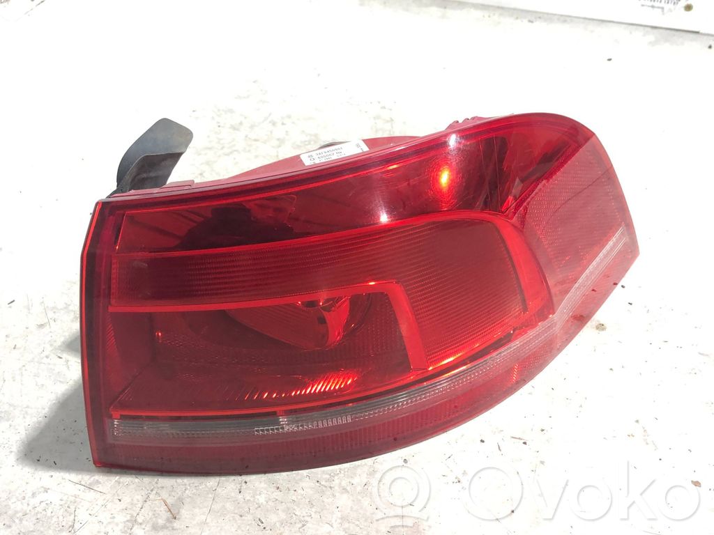 Volkswagen PASSAT B7 Lampa tylna 