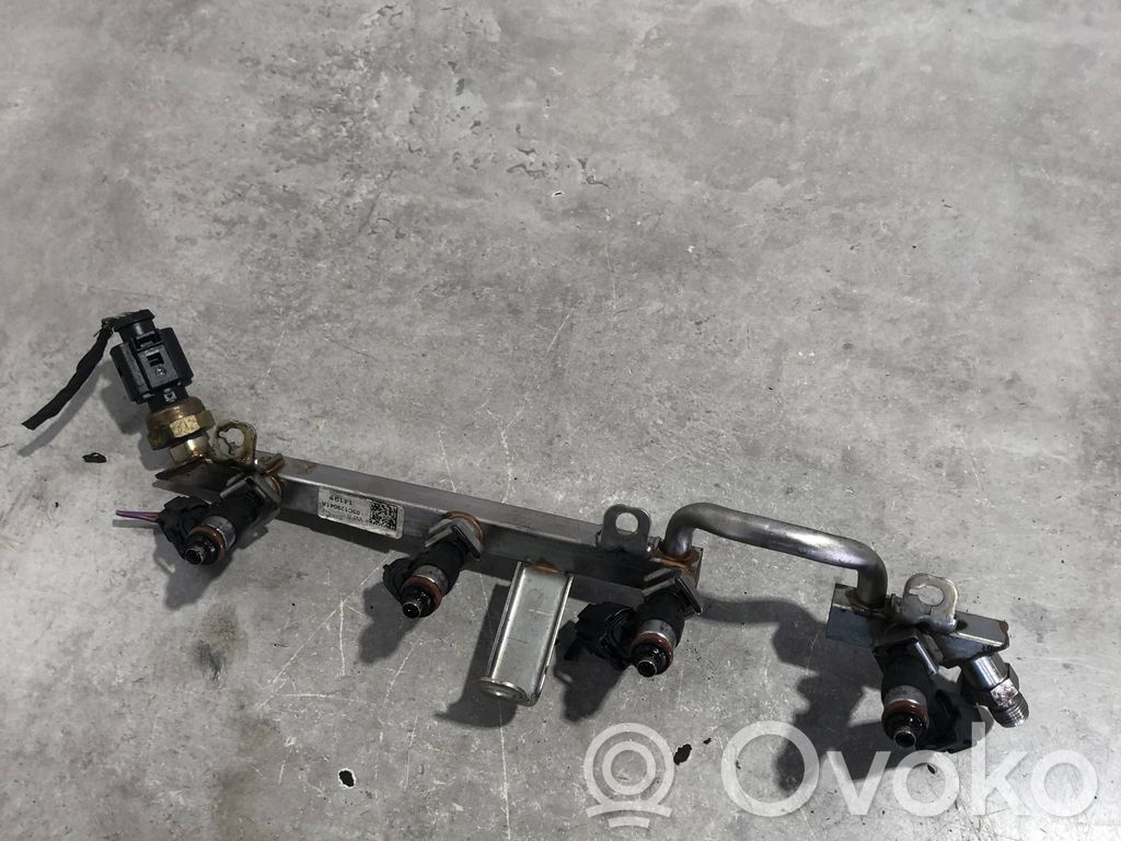 Volkswagen PASSAT B7 Listwa wtryskowa 