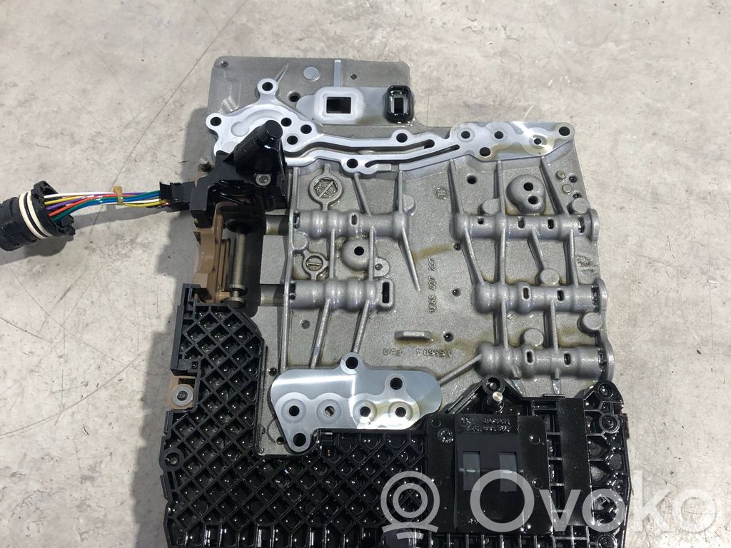 Audi A4 S4 B8 8K Transmission gearbox valve body 