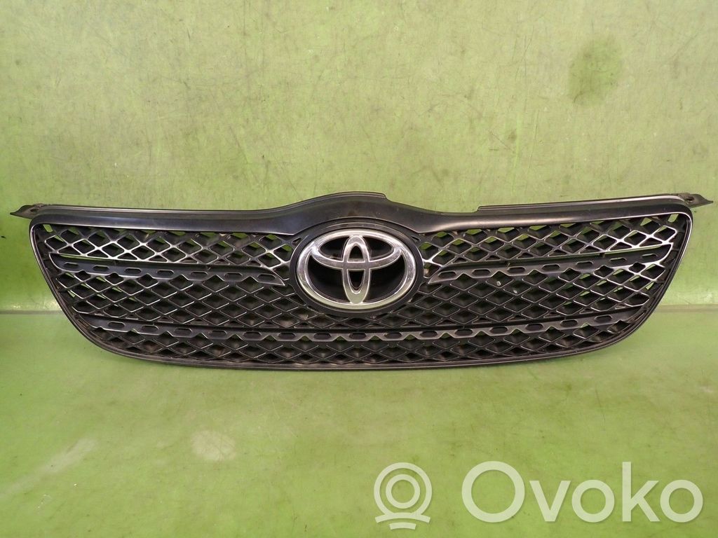 Toyota Corolla E120 E130 Etupuskurin ylempi jäähdytinsäleikkö 