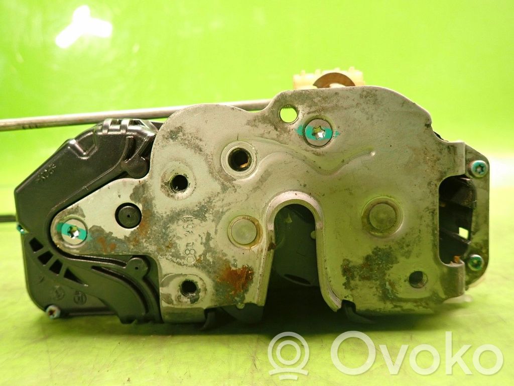 Opel Insignia A Front door lock 