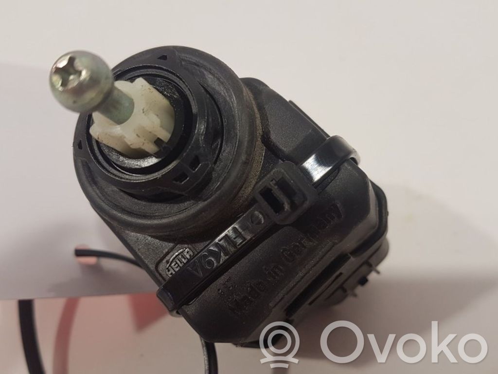 Volkswagen PASSAT B5 Scheinwerferstellmotor 