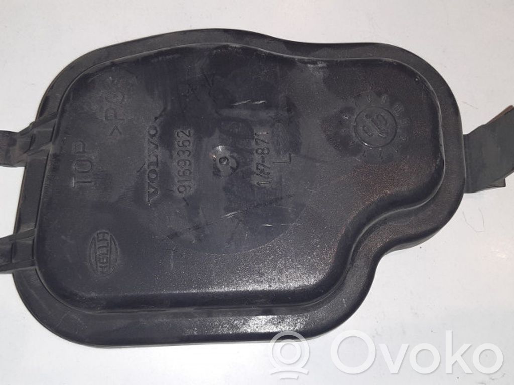 Volvo V70 Headlight/headlamp dust cover 