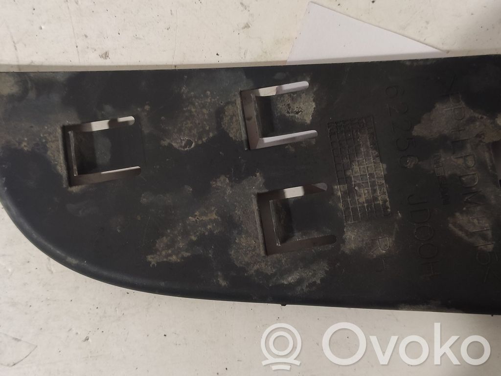 Nissan Qashqai Front bumper lower grill 