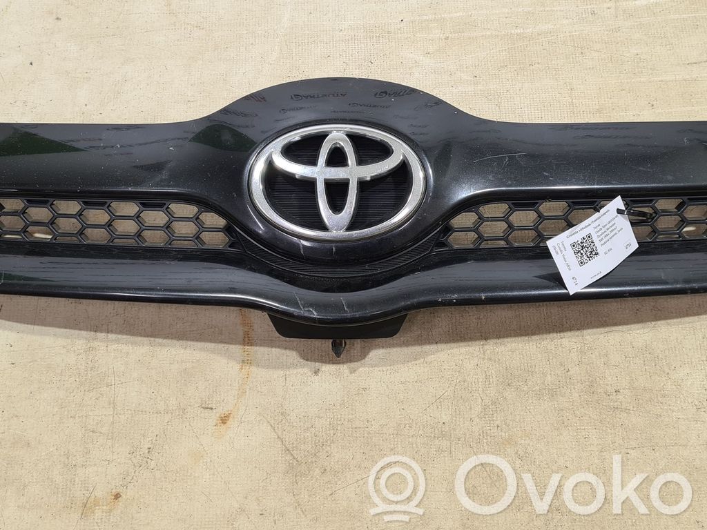 Toyota Corolla Verso AR10 Front bumper upper radiator grill 