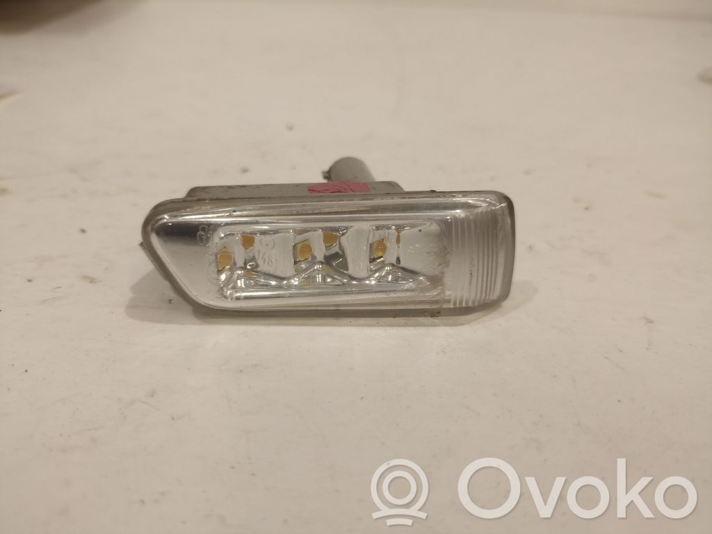 Audi A8 S8 D3 4E Front fender indicator light 