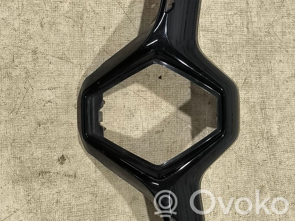 Renault Captur Front bumper upper radiator grill 