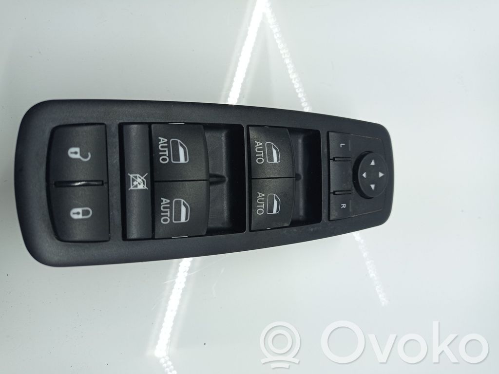 Chrysler Pacifica Electric window control switch 