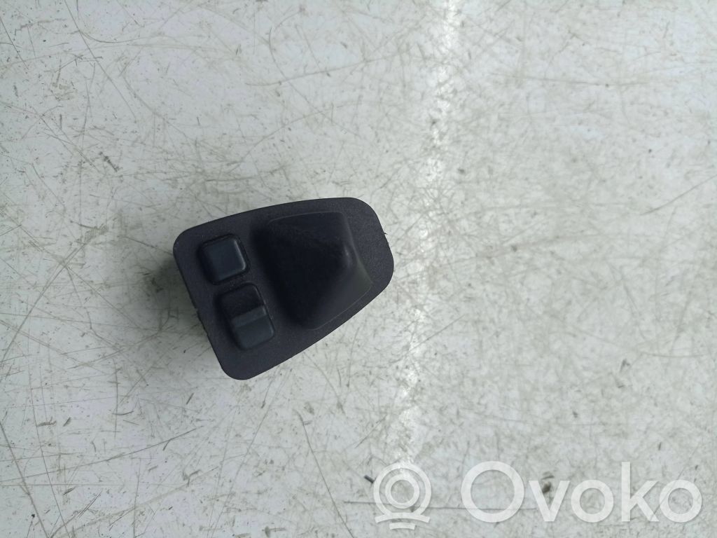 Wing mirror switch   8373732