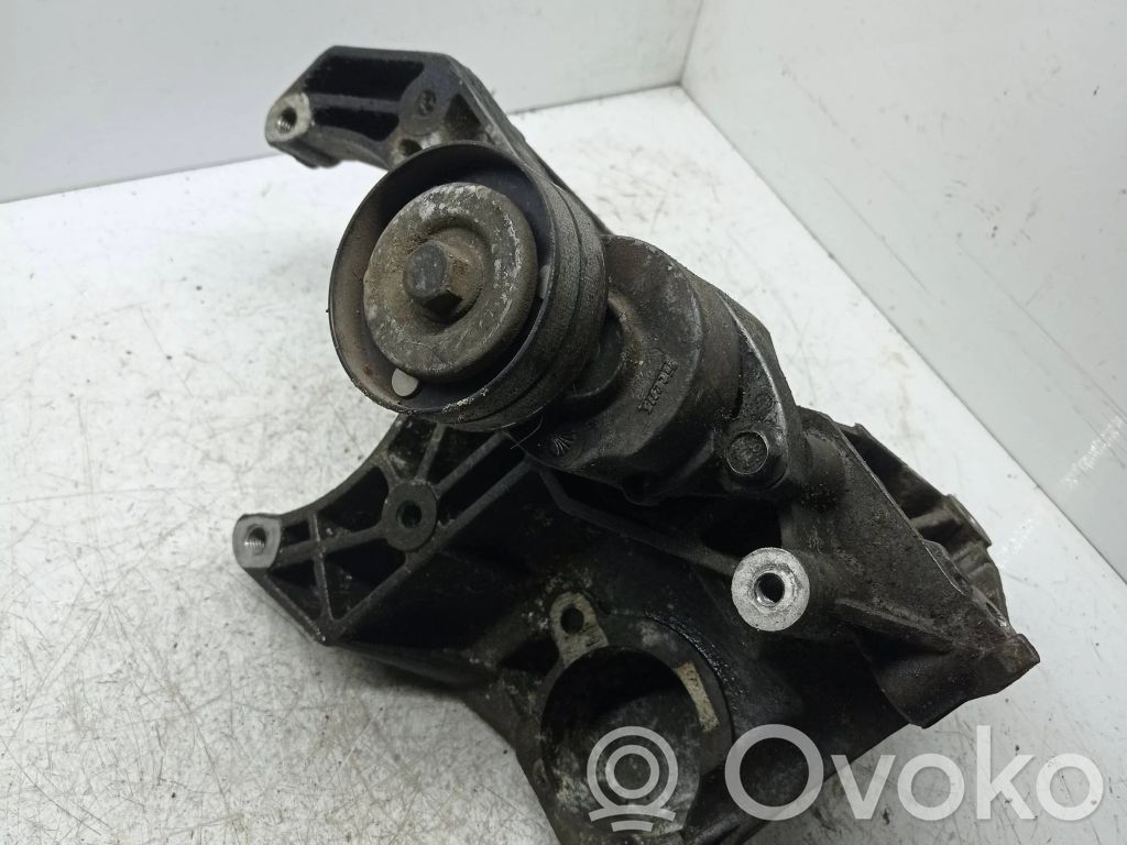 Chevrolet Evanda Engine mounting bracket 