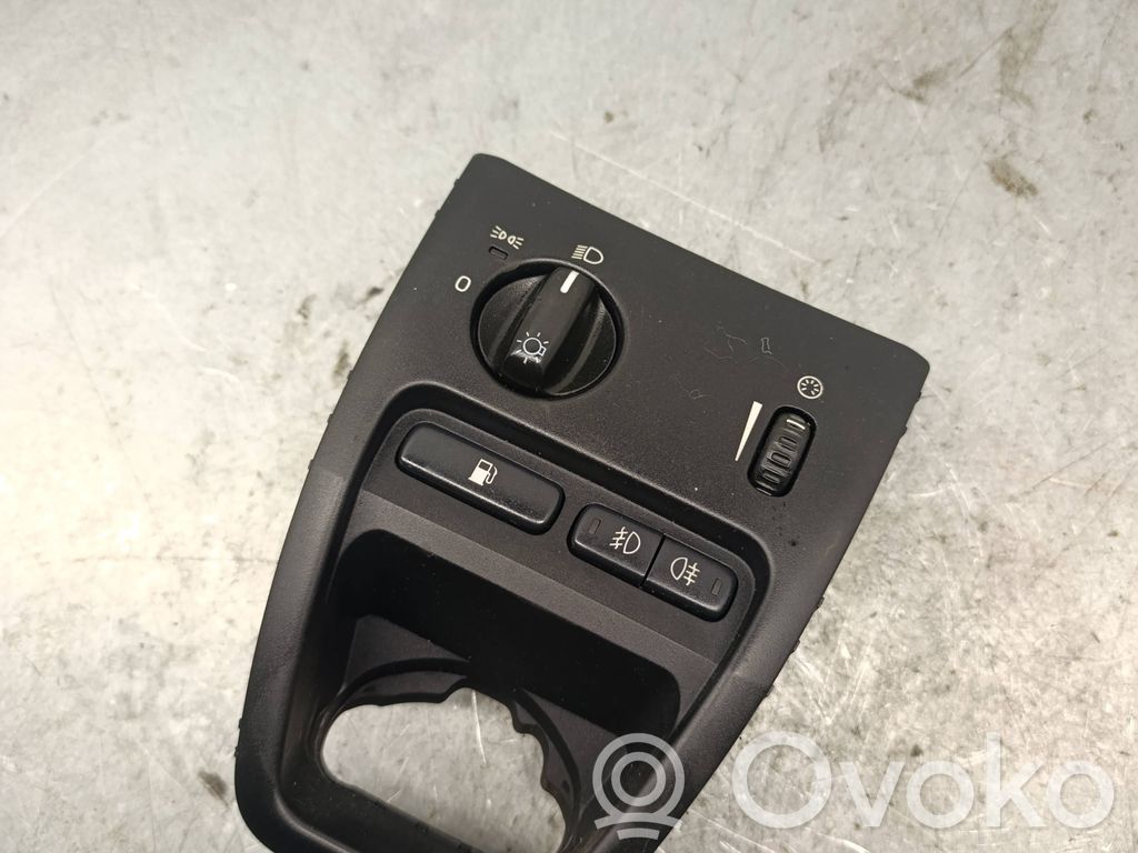 Light switch   8685454