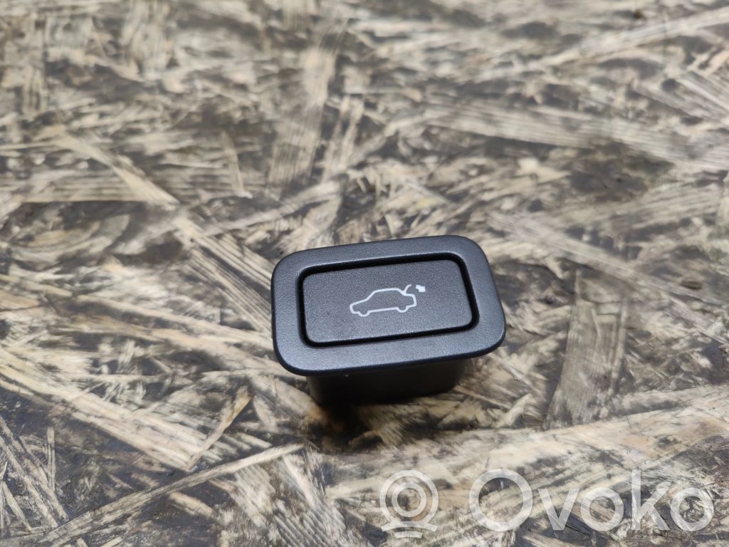 Jaguar XJL Tailgate/boot open switch button 