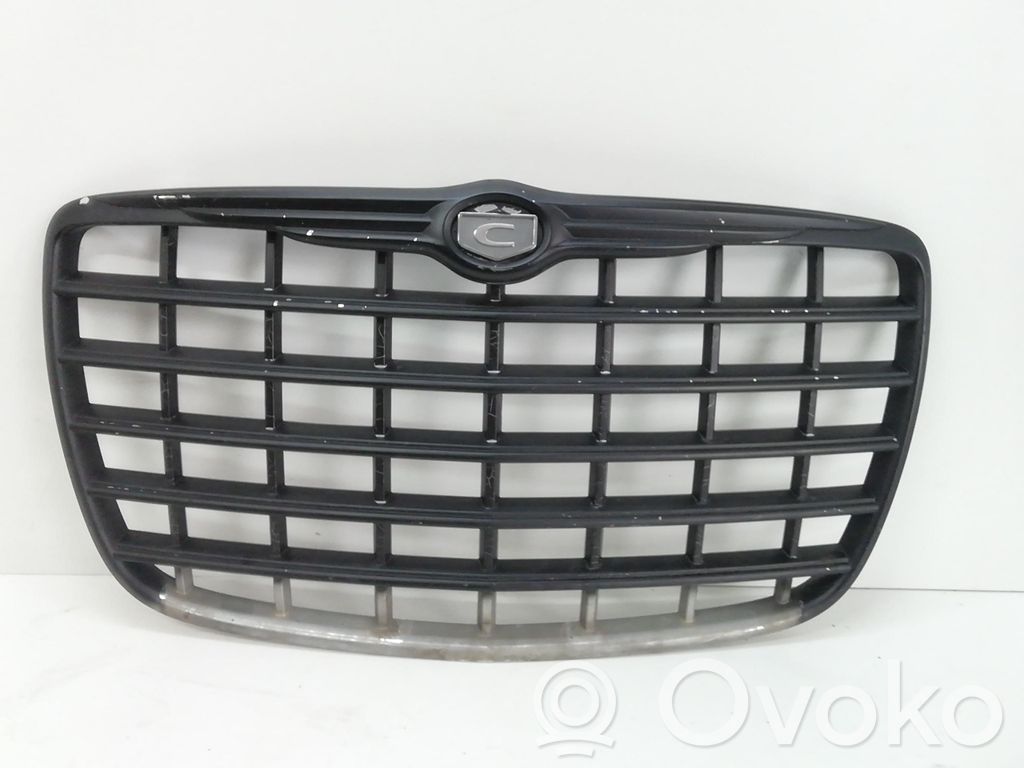 Chrysler 300 - 300C Front bumper upper radiator grill 