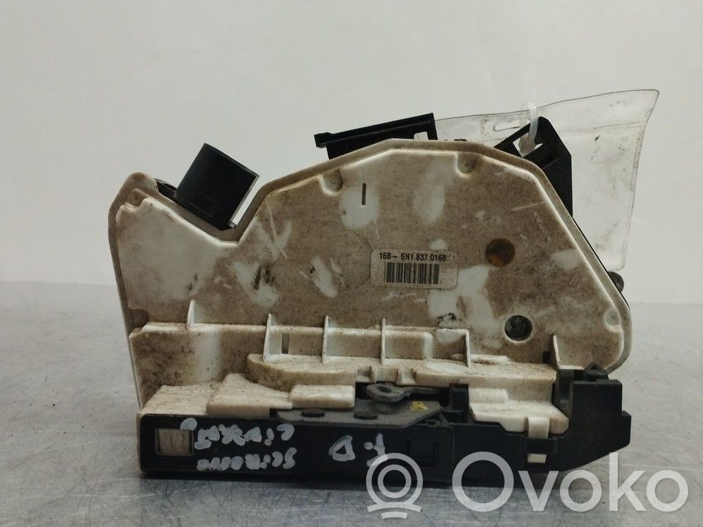 Cerradura de puerta delantera   5N1837016B