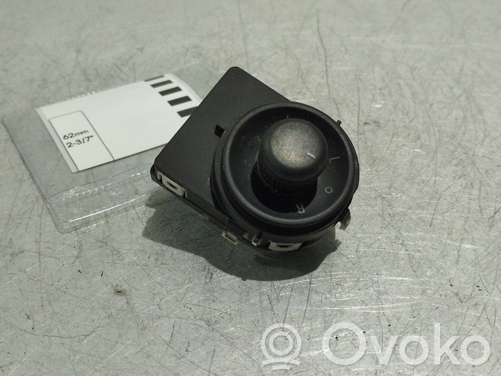 Wing mirror switch   13272182
