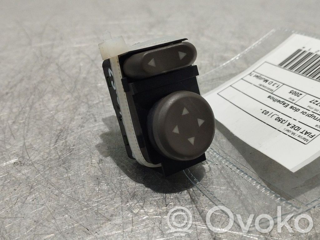 Wing mirror switch