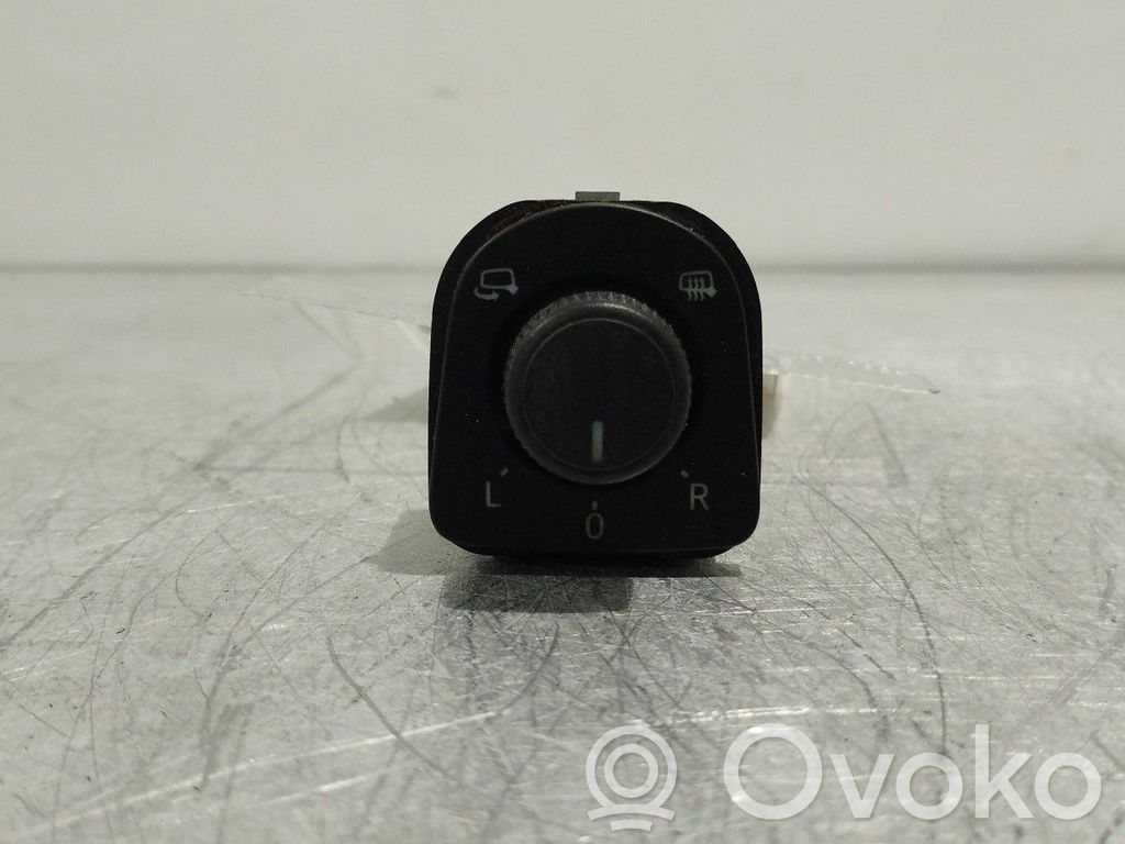 Sivupeilin kytkin   5F0959565E