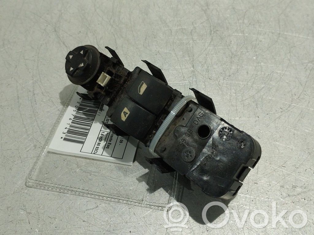 Electric window control switch   96548591XT