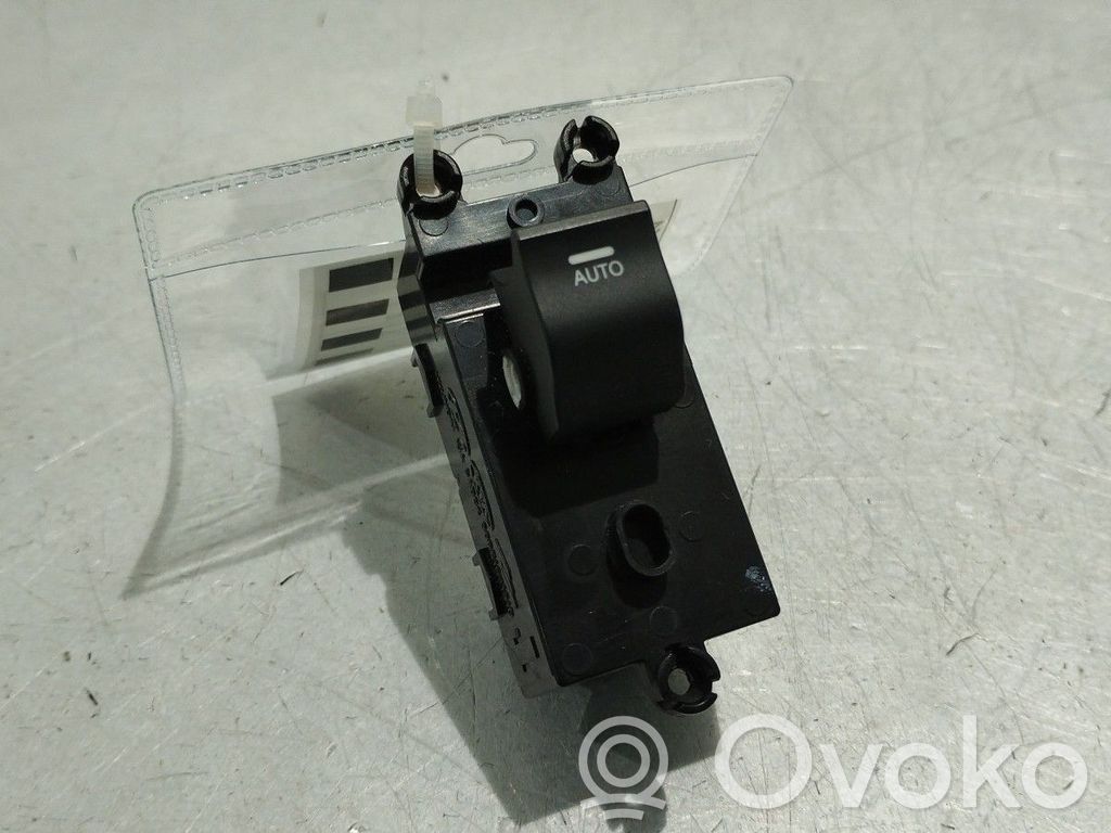 Electric window control switch   935803Z050,39R5251000
