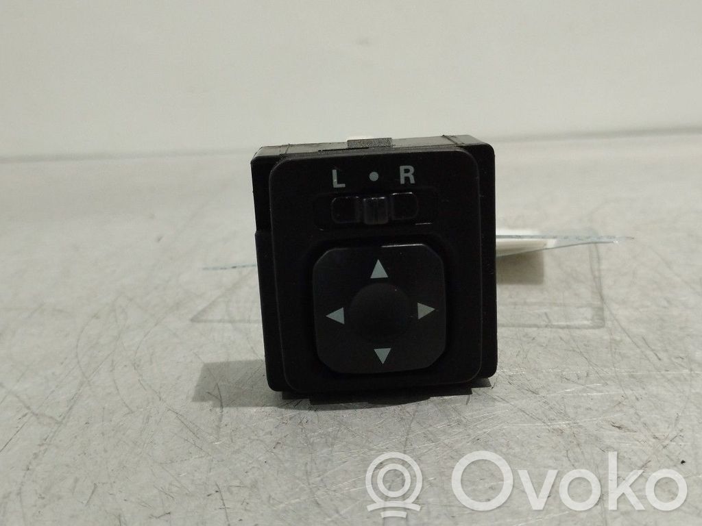 Wing mirror switch   183570
