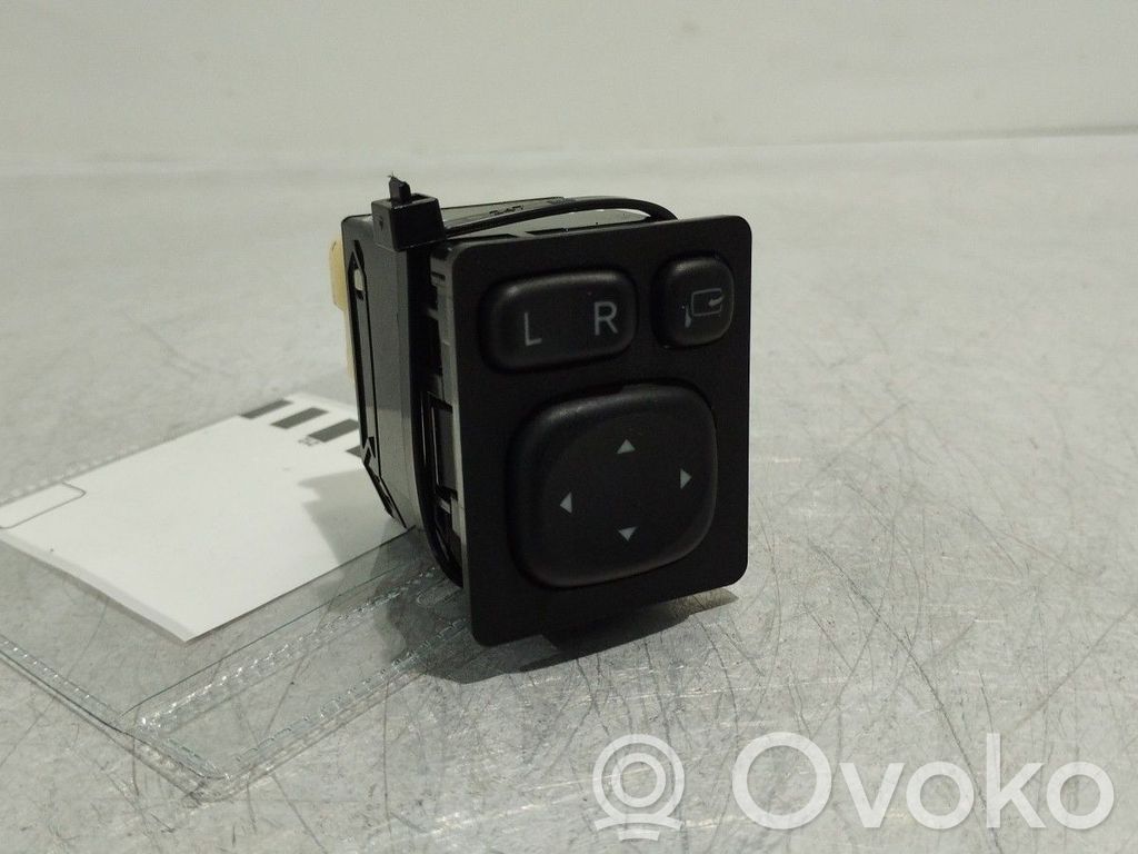 Wing mirror switch