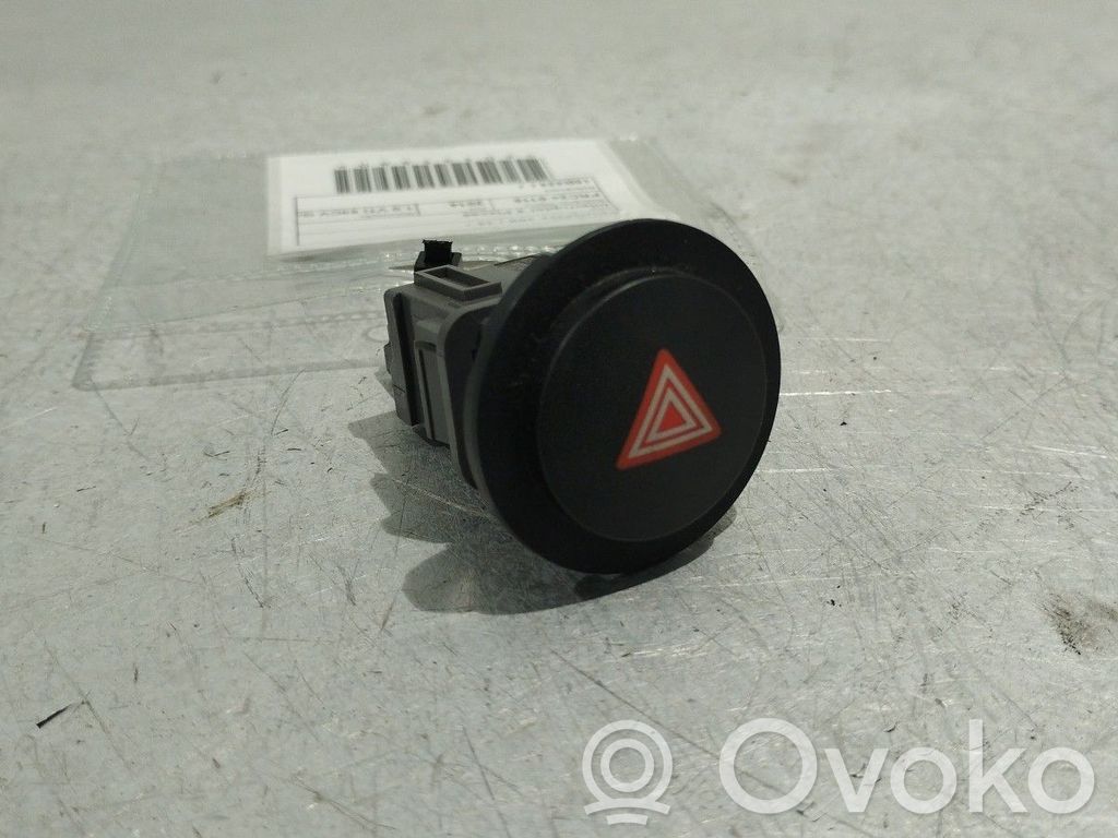 Hazard light switch   15B424