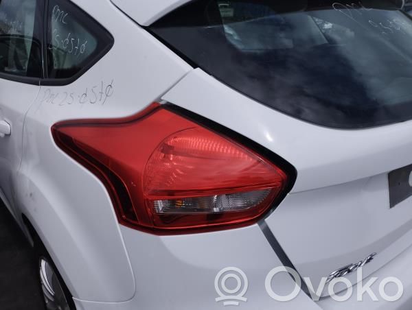 Tailgate rear/tail lights