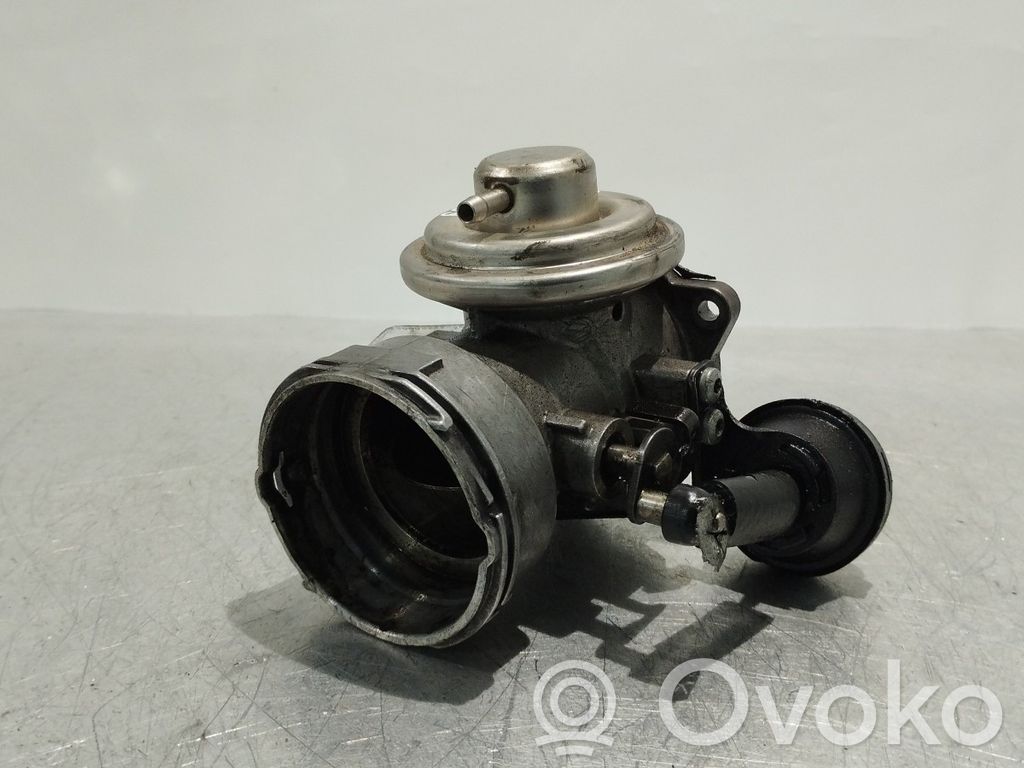 Volkswagen PASSAT B5.5 Zawór EGR