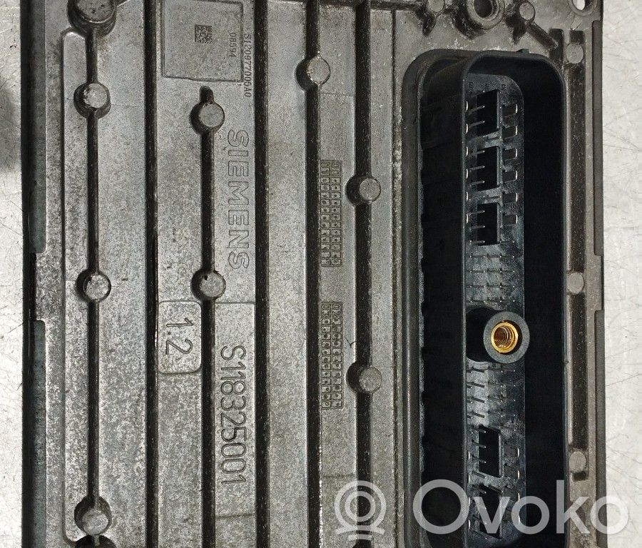 Variklio valdymo blokas   4S6112A650CB,3BMB,J38AC,S120977005A