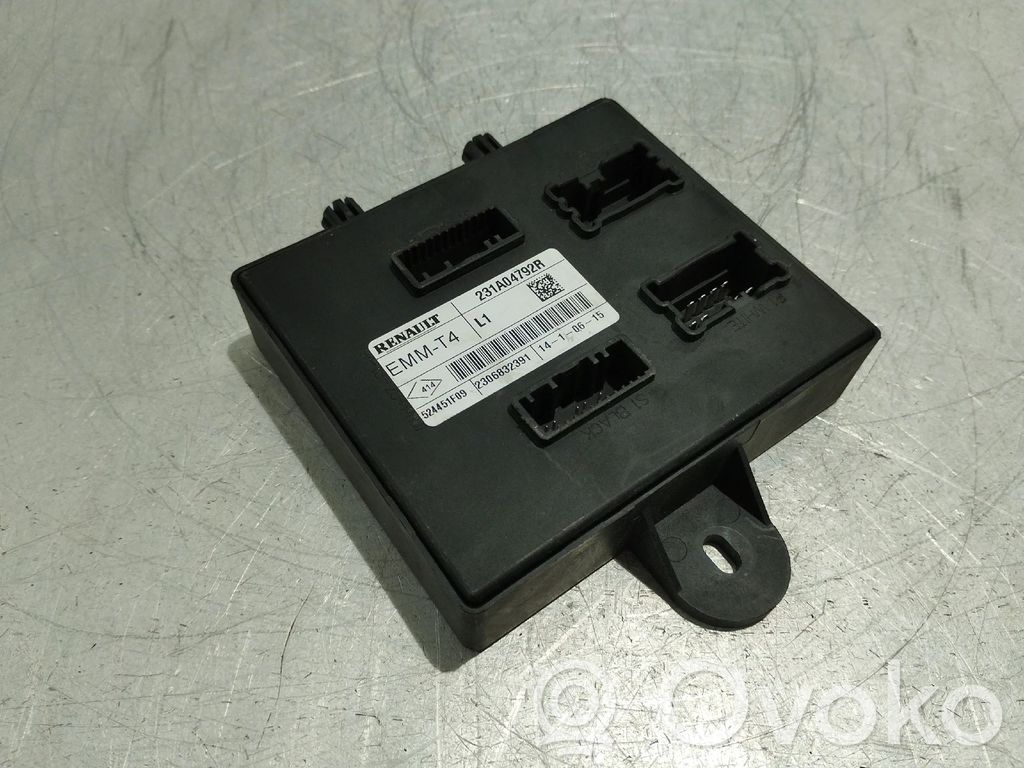 Unidad de control/módulo del motor   231A04792R,EMMT4,L1
