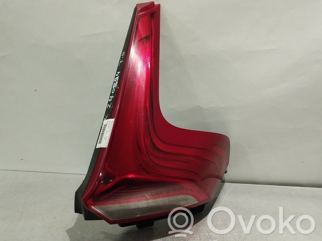 Lampă spate în caroserie   31395845