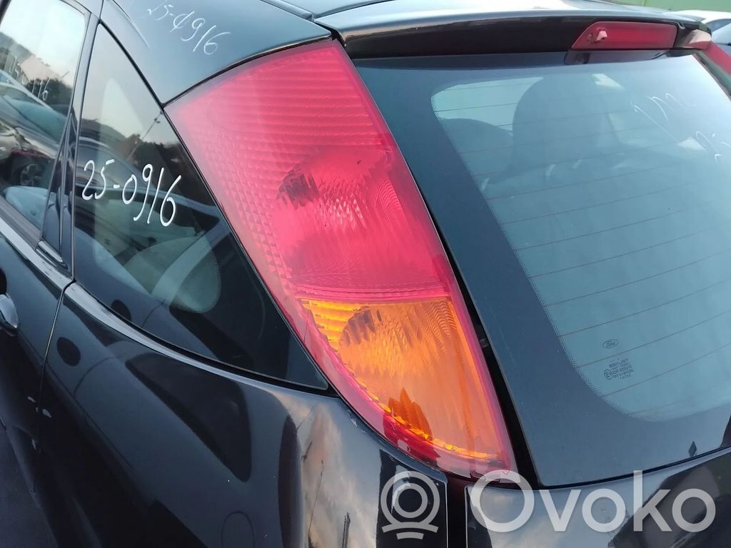 Aizmugurējais lukturis pārsegā