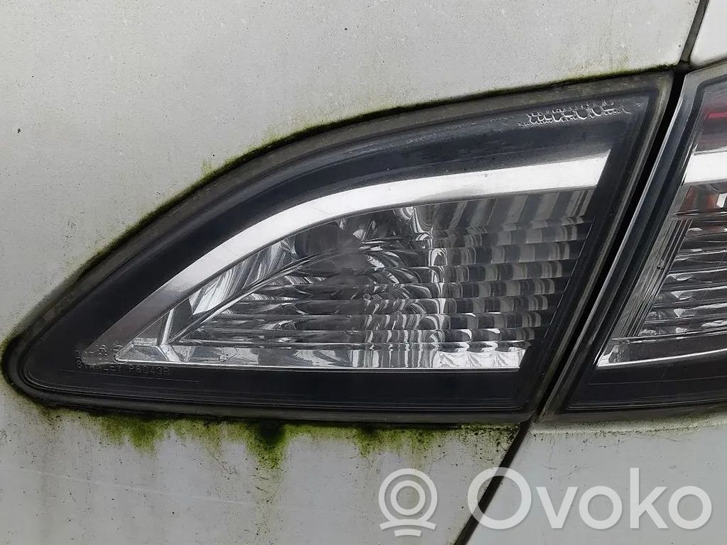 Tailgate rear/tail lights