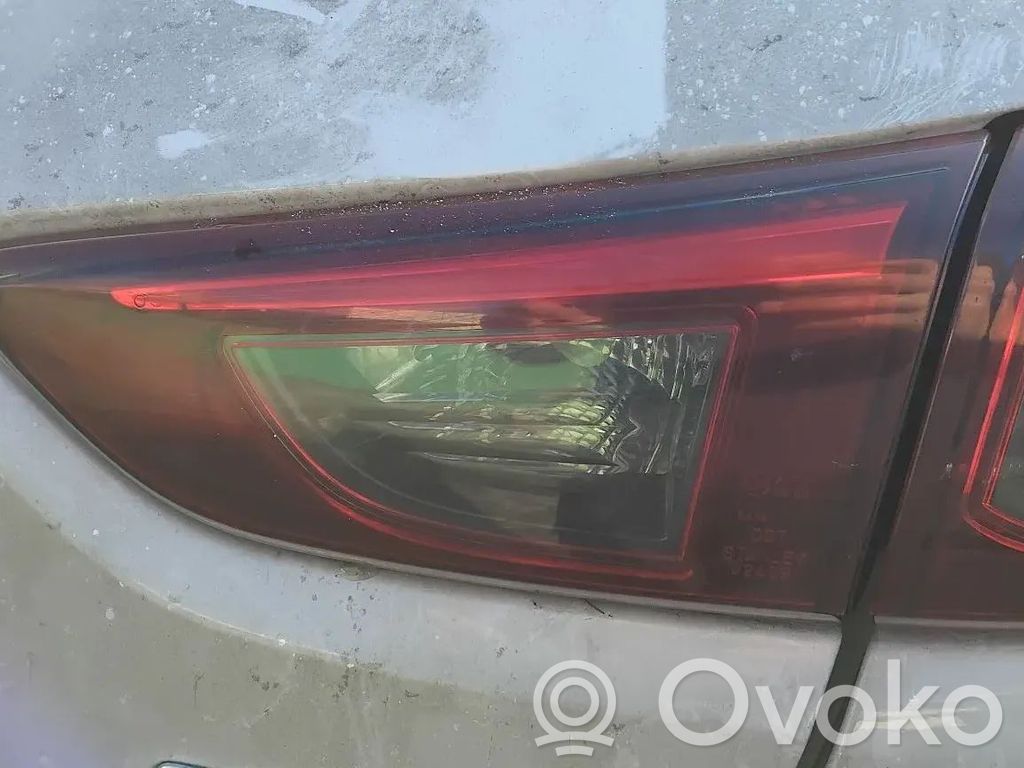 Tailgate rear/tail lights
