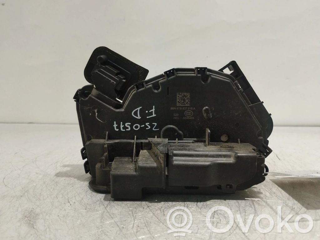 Volkswagen Polo VI Cerradura de puerta delantera