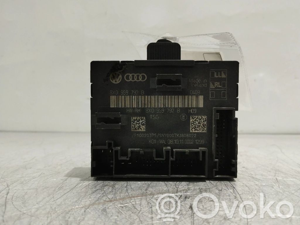 Motor del regulador de la ventanilla de la puerta delantera   8X0959792B