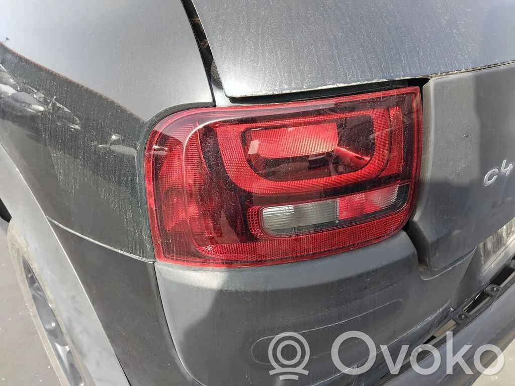 Tailgate rear/tail lights