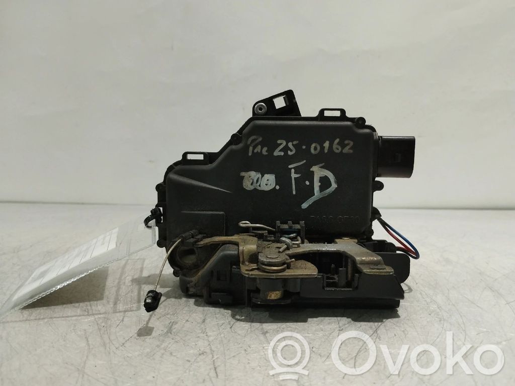Volkswagen PASSAT B5 Serratura portiera anteriore