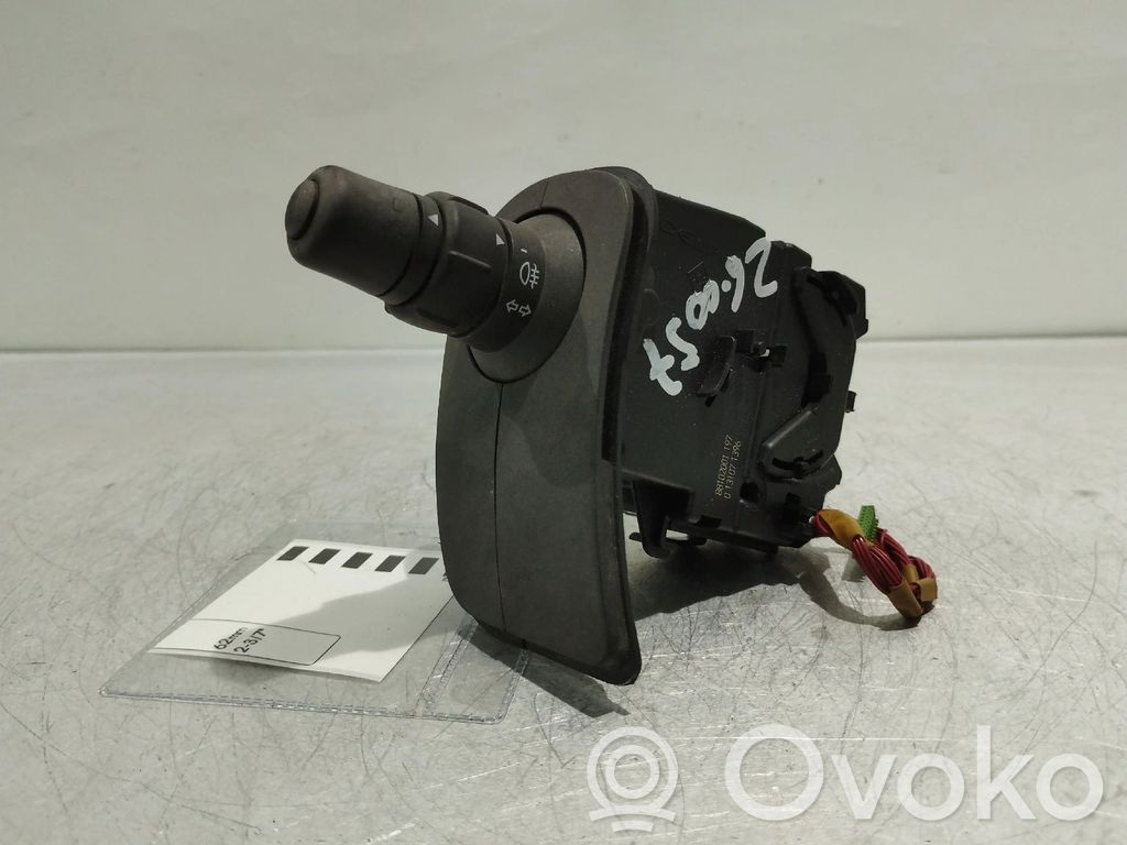 Renault Clio III Interruptor/palanca de limpiador de luz de giro 