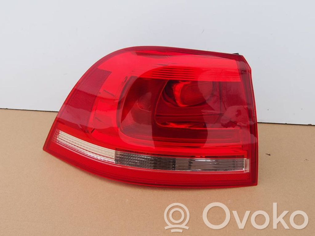 Volkswagen Touareg II Luci posteriori 
