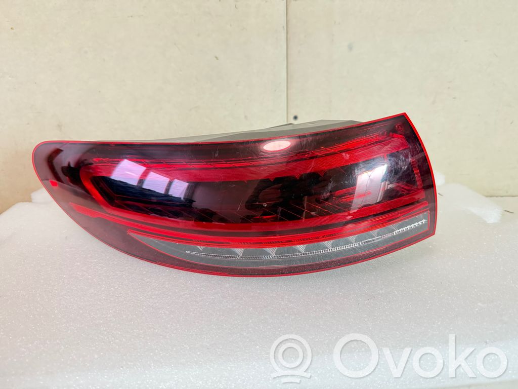 Mercedes-Benz EQC Lampă spate în caroserie 
