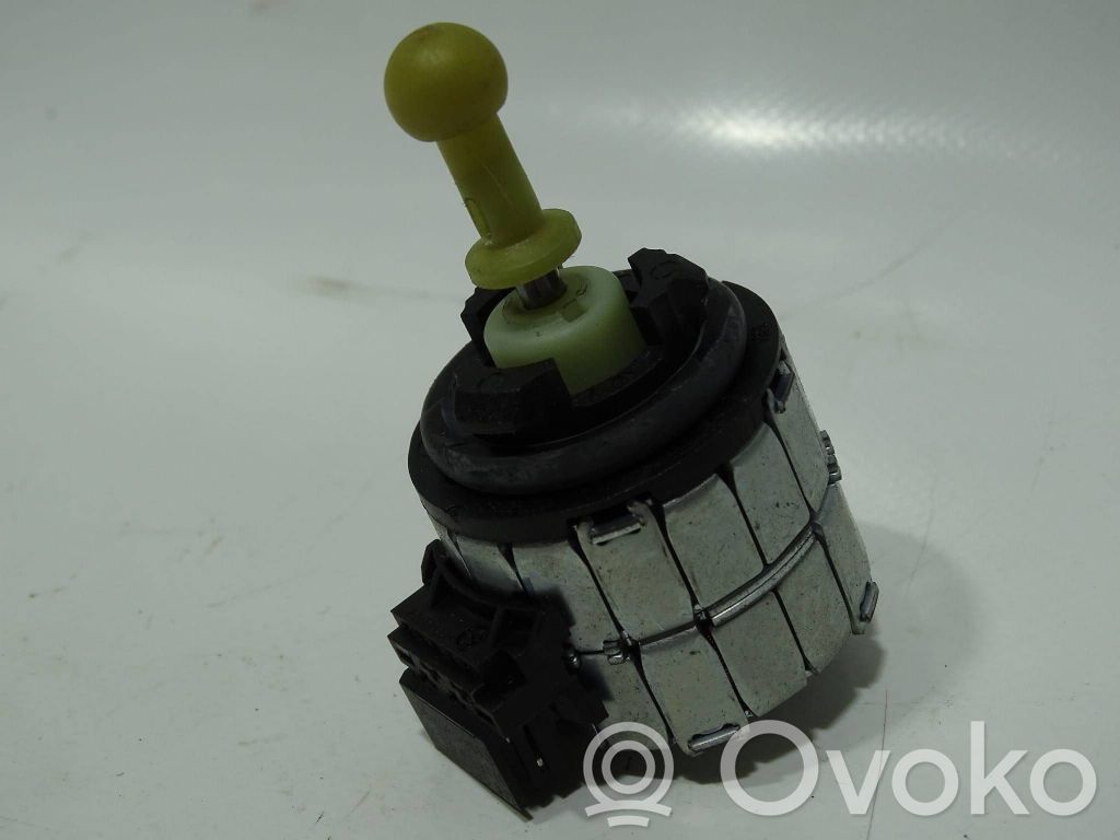 Headlight wiper motor