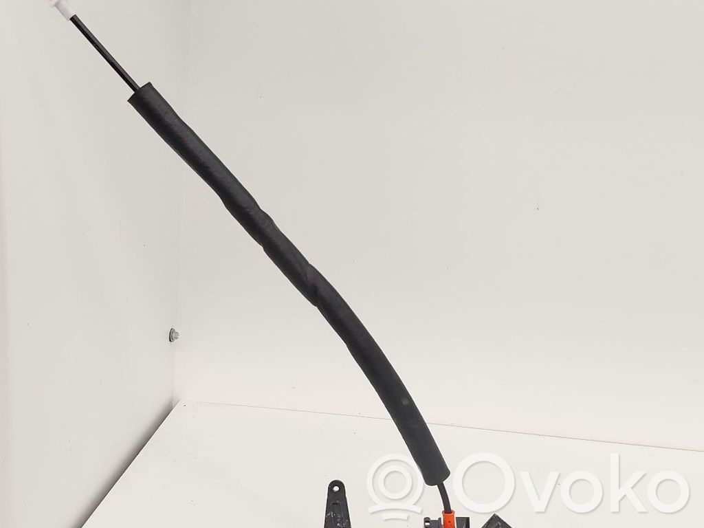 Jaguar XE Front door lock 