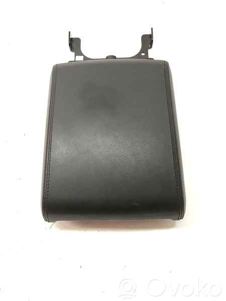 Armrest   J9C3045C74