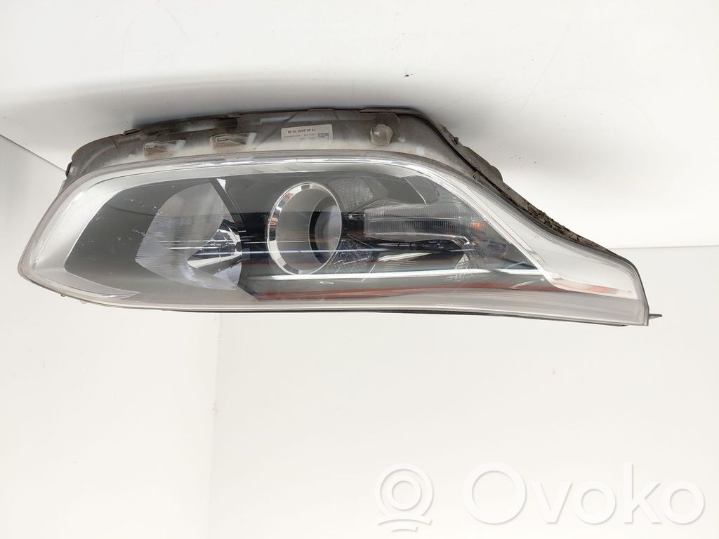 Headlight/headlamp   92102J7050