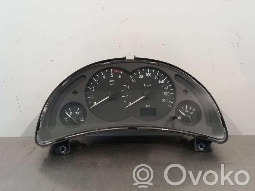 Opel Corsa C Geschwindigkeitsmesser Cockpit 