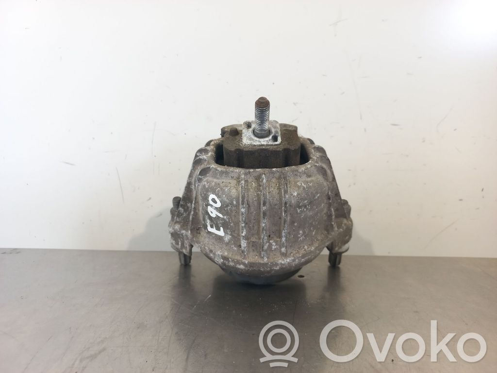 Soporte de montaje del motor   676880003