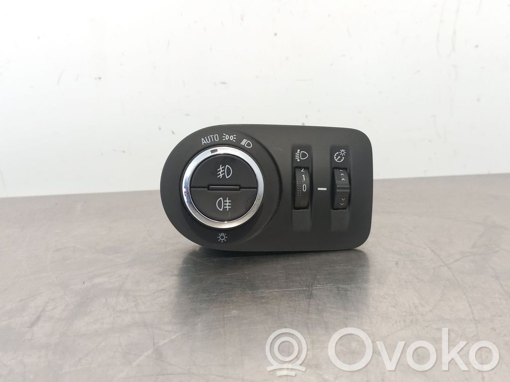 Light switch   13493472