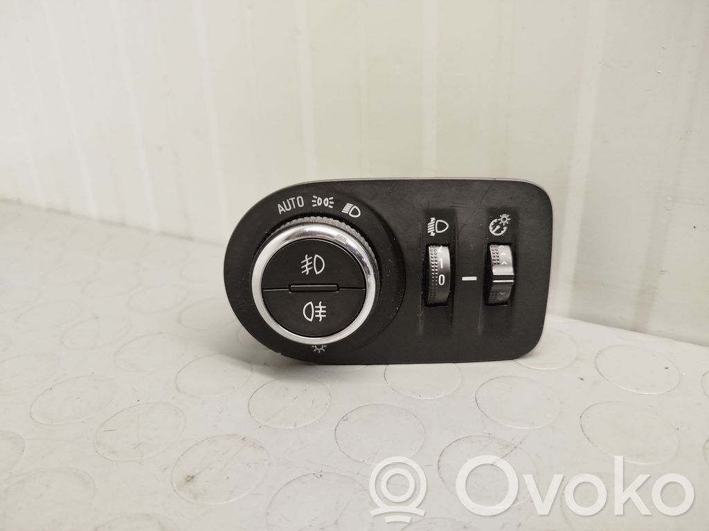 Light switch   39201665